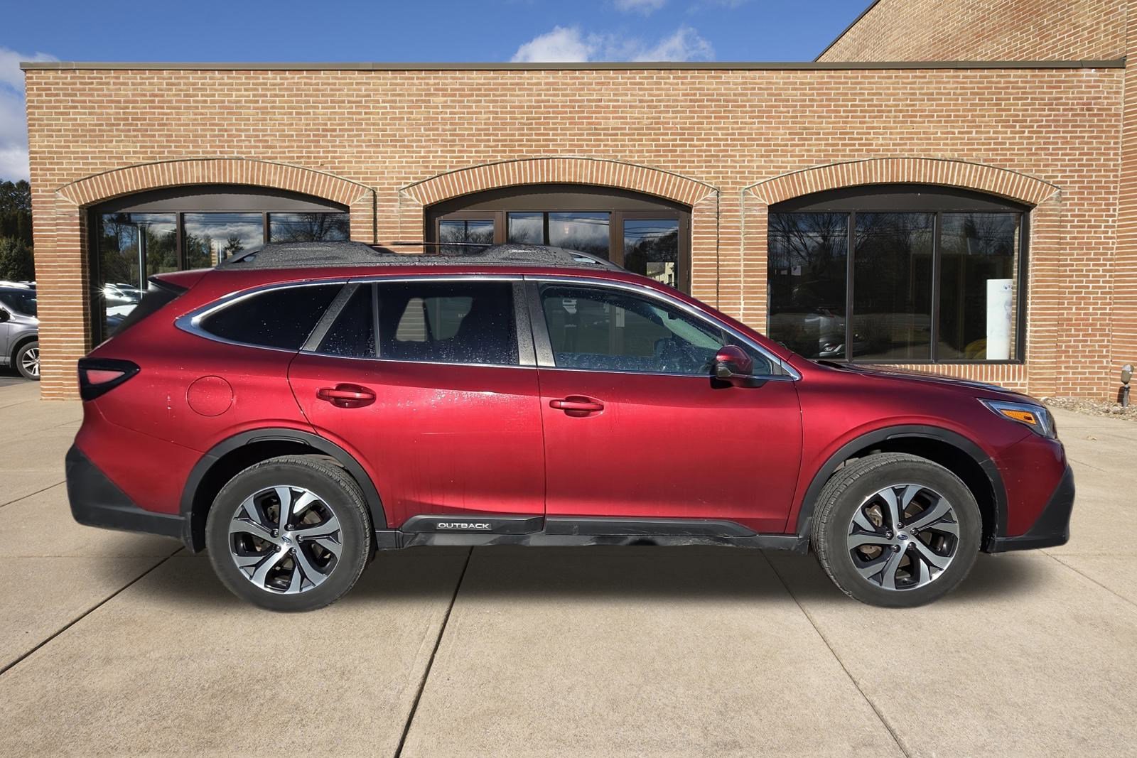 Used 2022 Subaru Outback Limited image 2