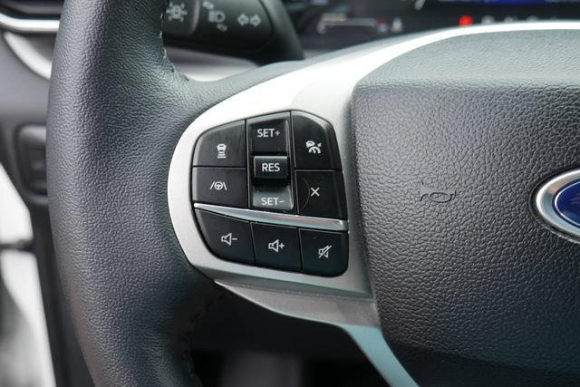 Used 2023 Ford Explorer XLT w/ Equipment Group 202A AWD/4WD image 18