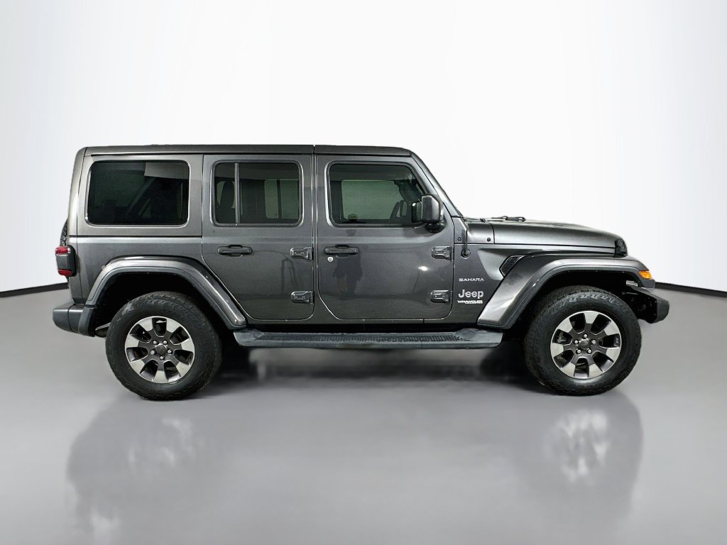 Used 2018 Jeep Wrangler Unlimited Sahara AWD/4WD image 9