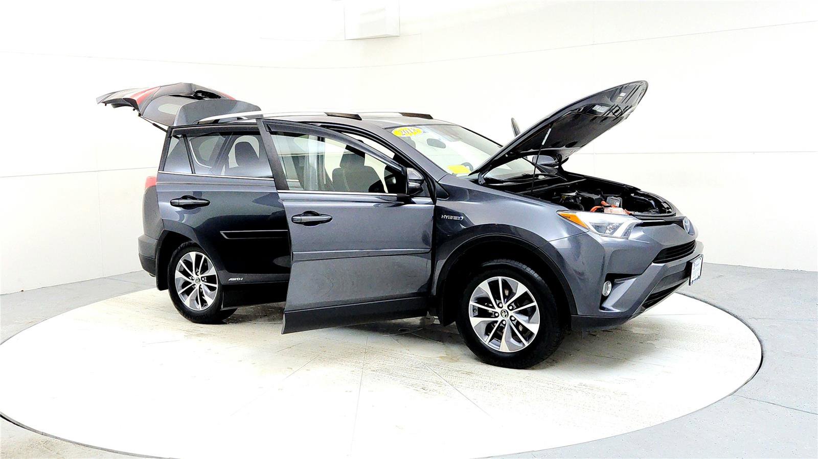 Certified 2018 Toyota RAV4 XLE w/ Carpet Mat Package image 12