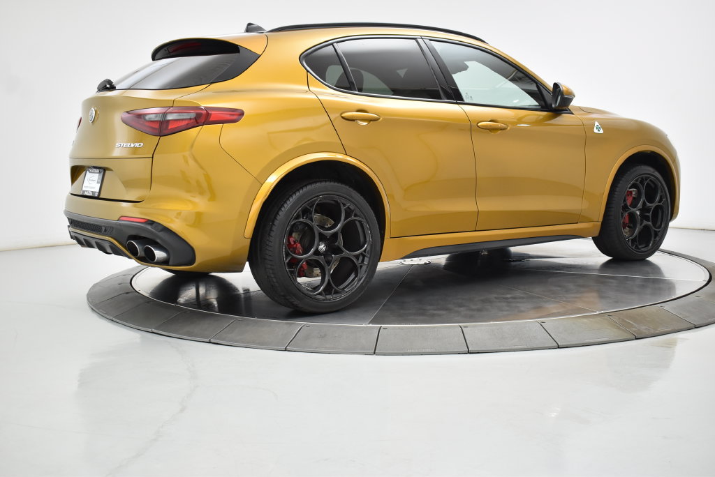 Used 2022 Alfa Romeo Stelvio Quadrifoglio w/ Active Assist Plus Package AWD/4WD image 25