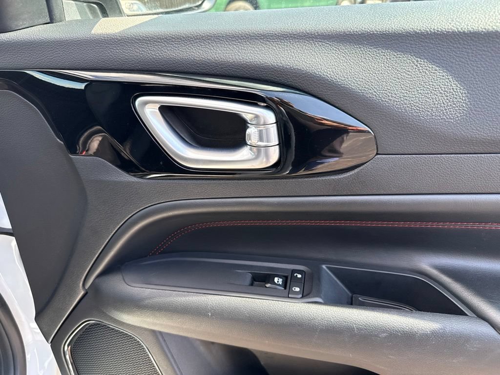 Used 2025 Jeep Compass Trailhawk AWD/4WD image 36