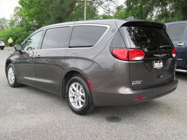Certified 2023 Chrysler Voyager LX FWD image 5