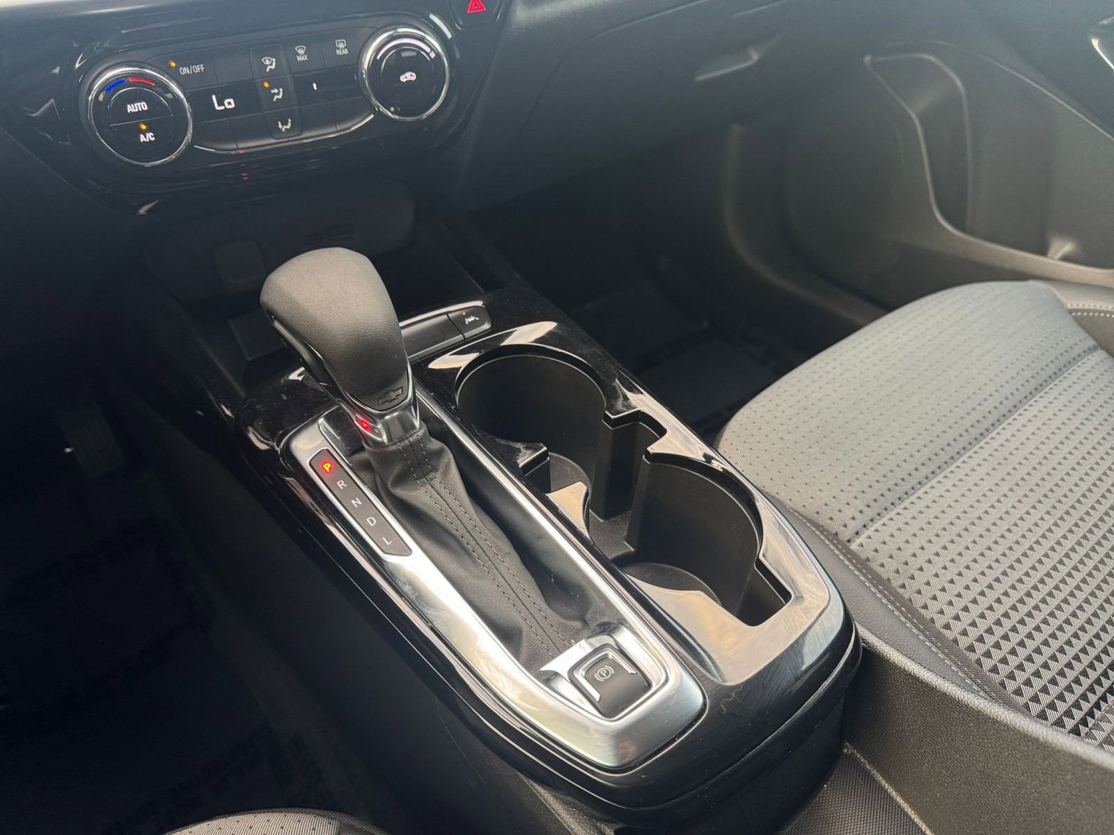 Used 2025 Chevrolet Trax LT image 40