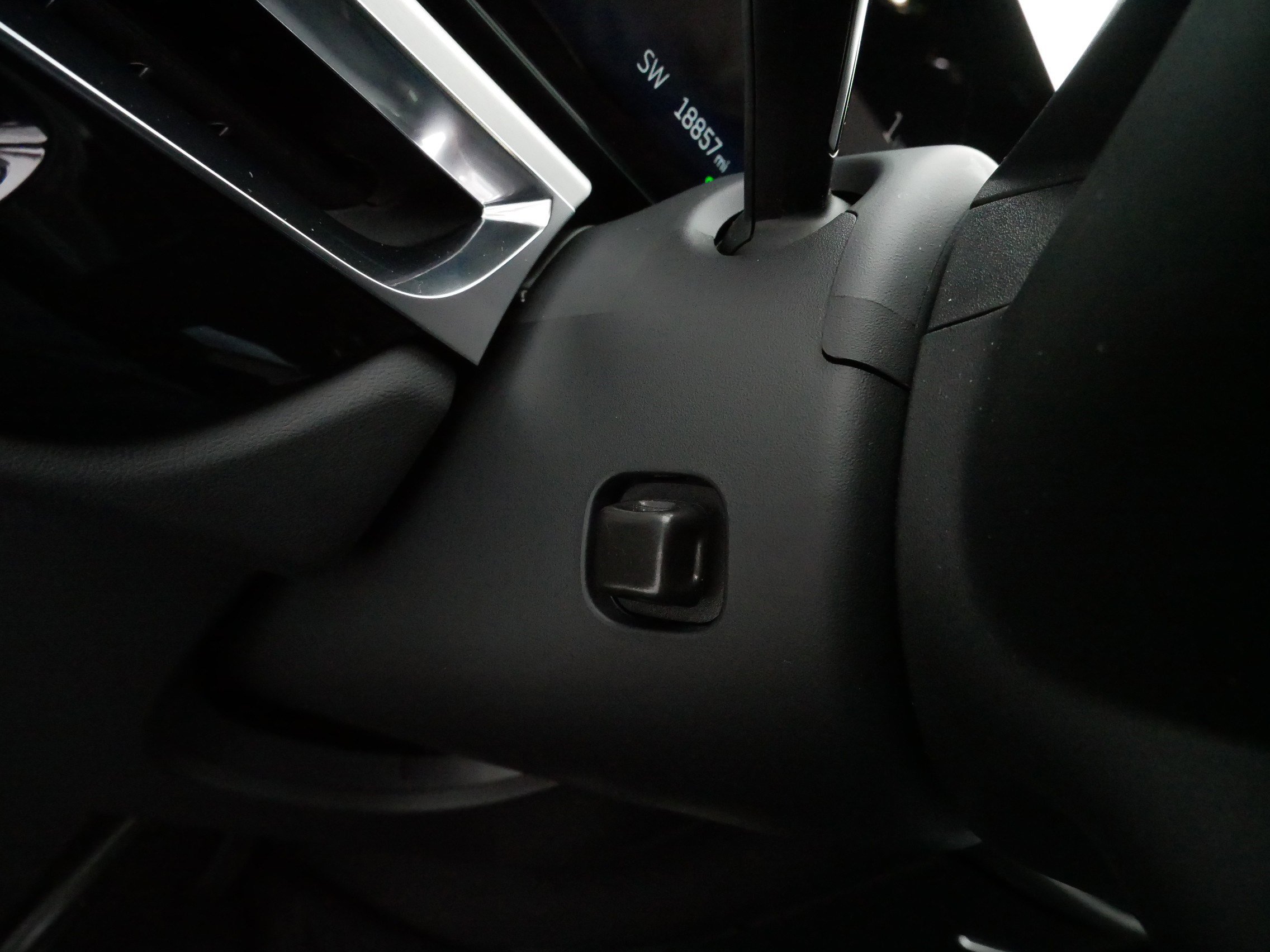 Certified 2024 Cadillac Lyriq Luxury w/ LPO, Floor Liner Package image 33