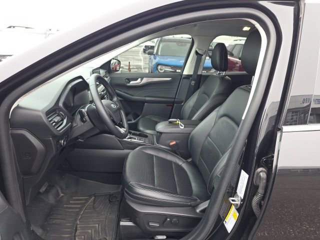 Certified 2022 Ford Escape Titanium w/ Class II Trailer Tow Package image 14