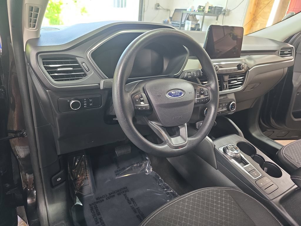 Used 2025 Ford Escape Active AWD/4WD image 15