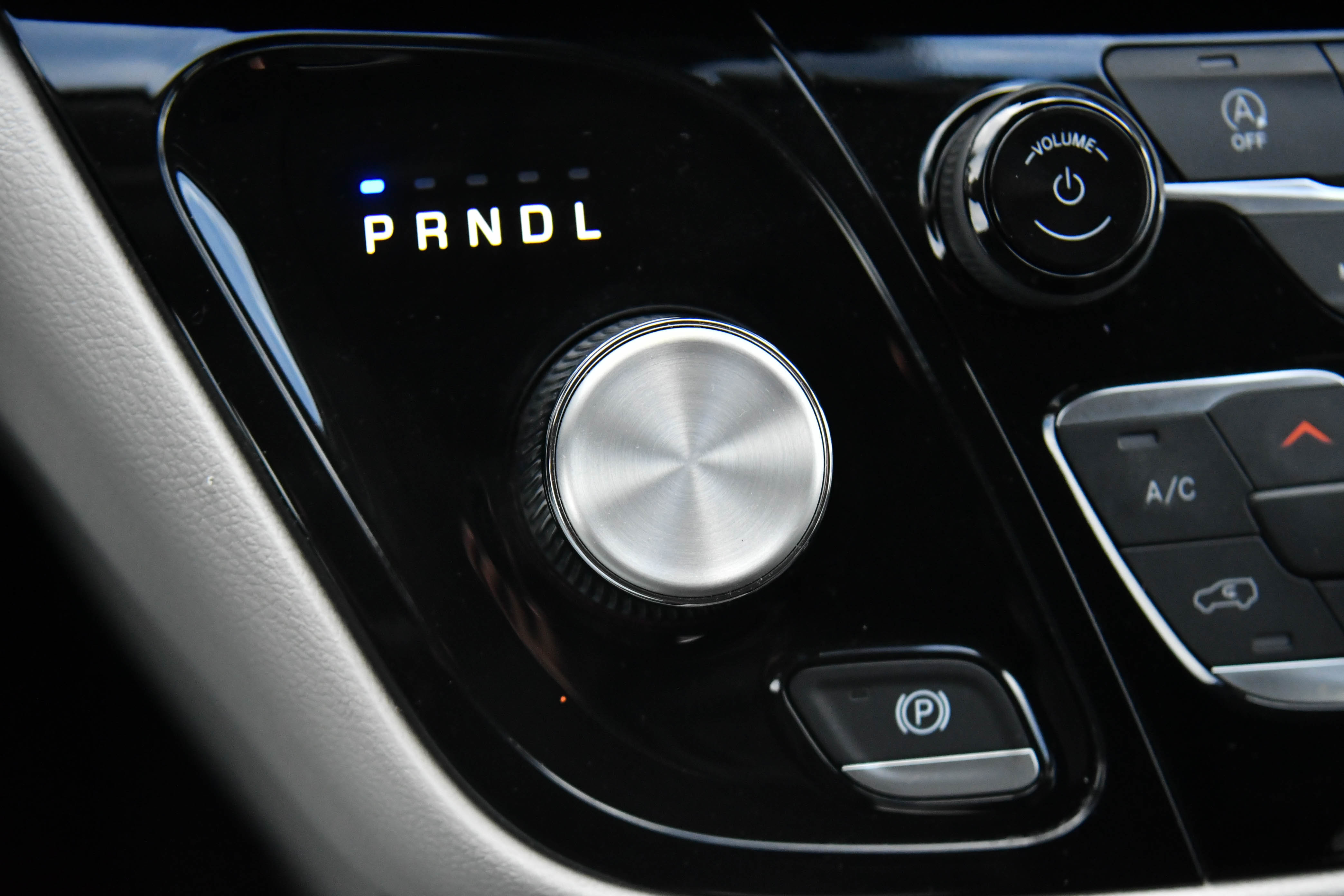 Used 2023 Chrysler Voyager LX FWD image 29