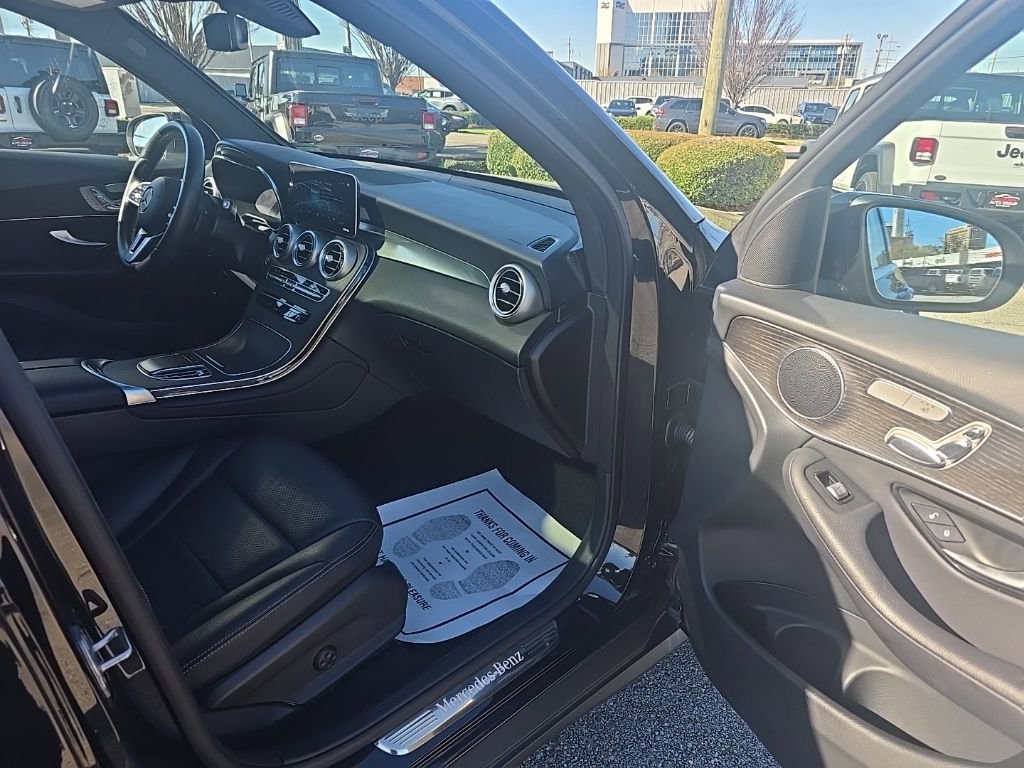 Used 2021 Mercedes-Benz GLC 300 4MATIC w/ Premium Package image 19