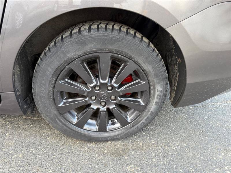 Used 2011 Toyota Sienna XLE AWD/4WD image 38