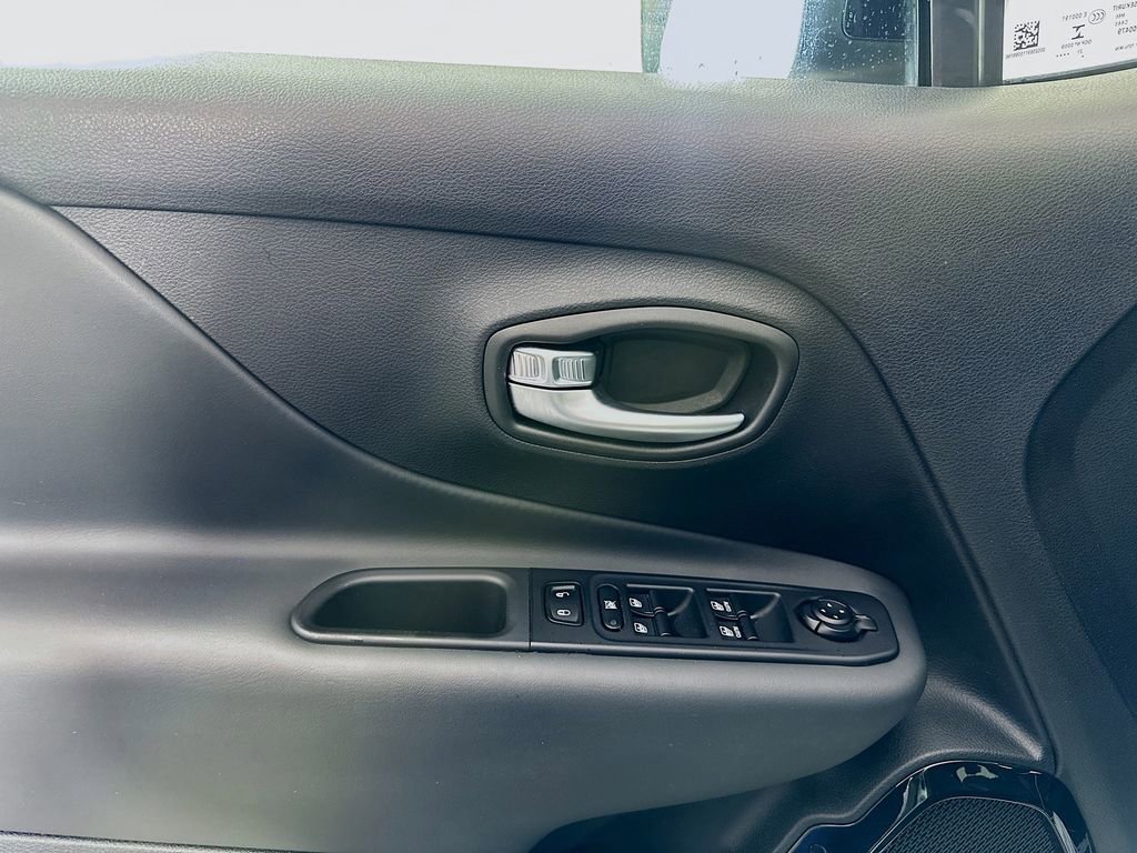 Used 2022 Jeep Renegade Altitude image 17