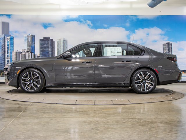 Used 2026 BMW 750e xDrive AWD/4WD image 6