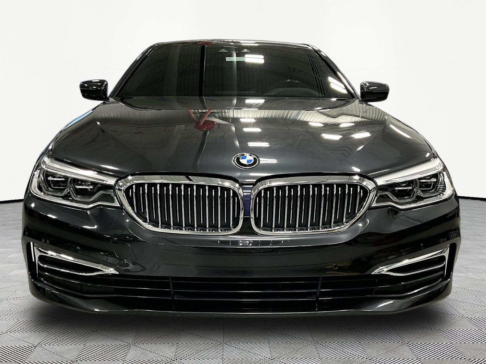 Used 2019 BMW 530i xDrive w/ Executive Package AWD/4WD image 2