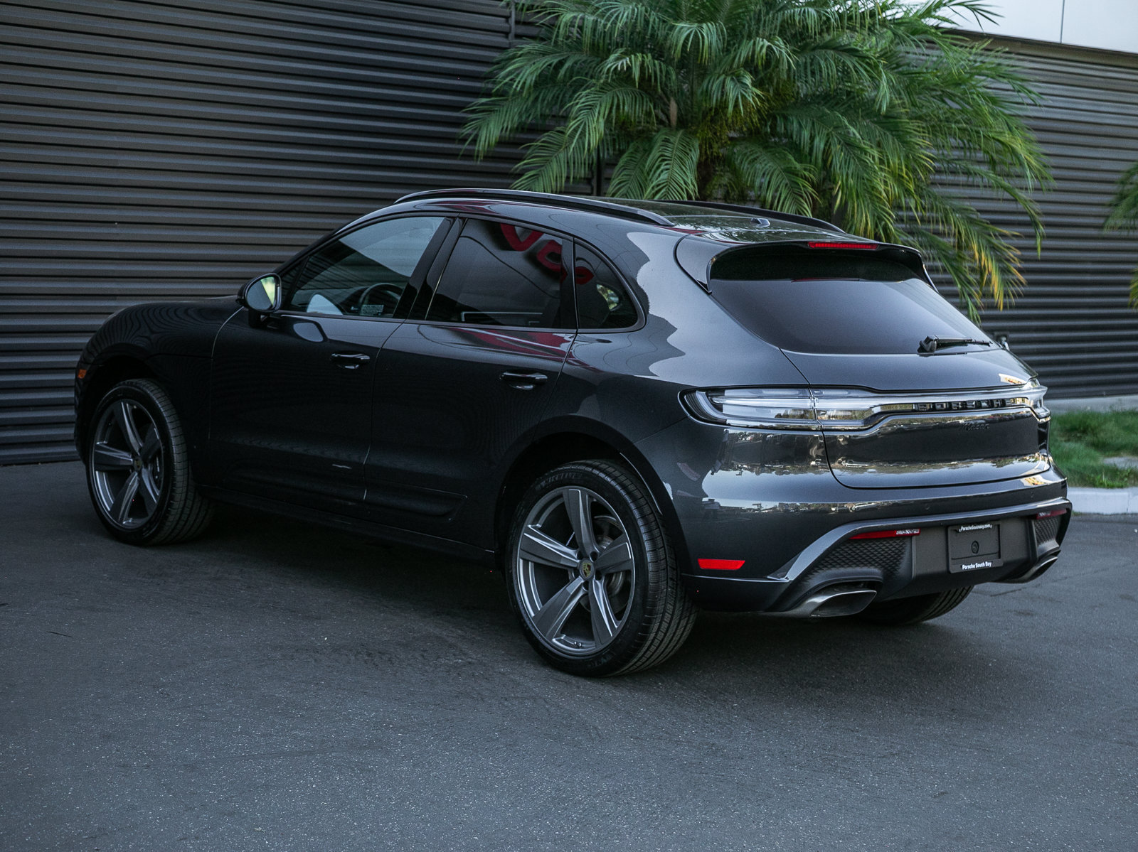 Certified 2023 Porsche Macan AWD/4WD image 3