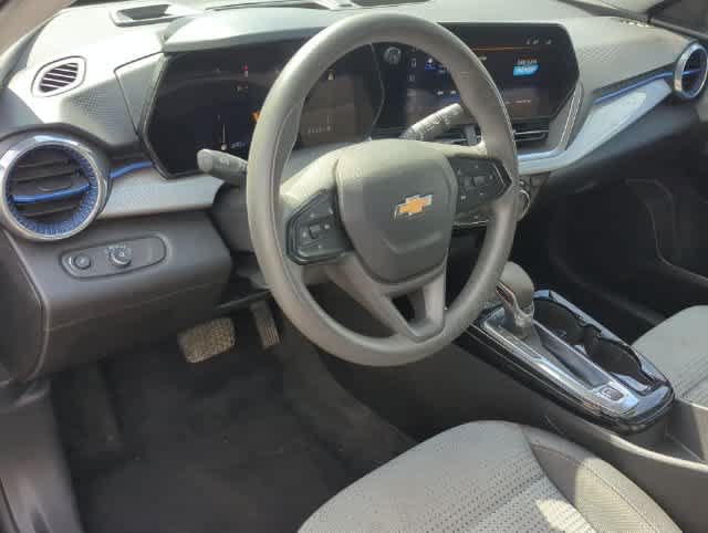 Used 2025 Chevrolet Trax LT FWD image 10