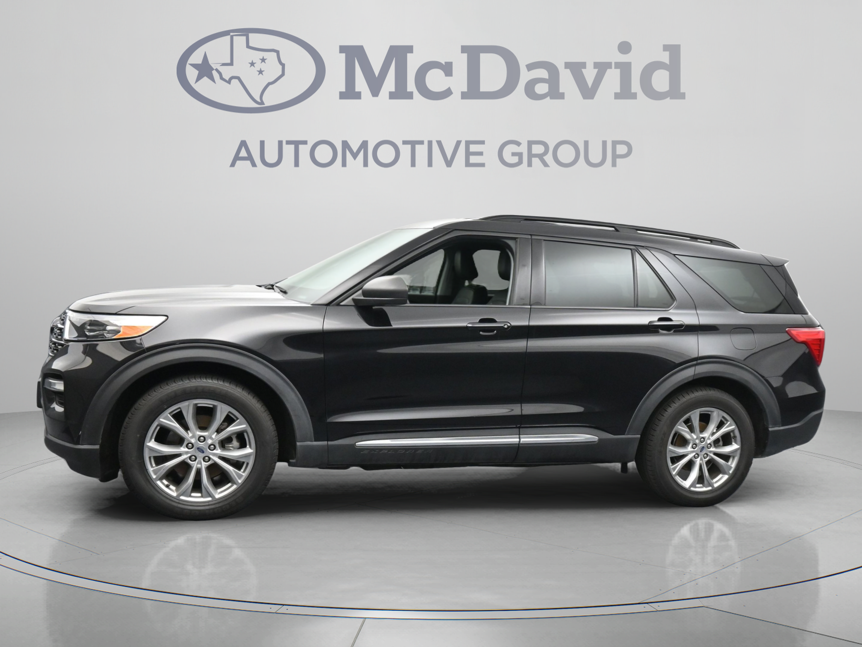 Used 2021 Ford Explorer XLT w/ Equipment Group 202A RWD image 5