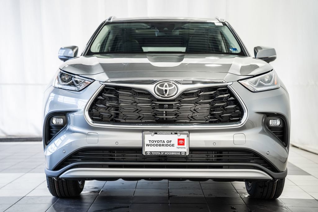 New 2026 Toyota Highlander Platinum image 2