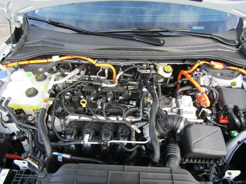 Used 2025 Ford Escape SE image 12