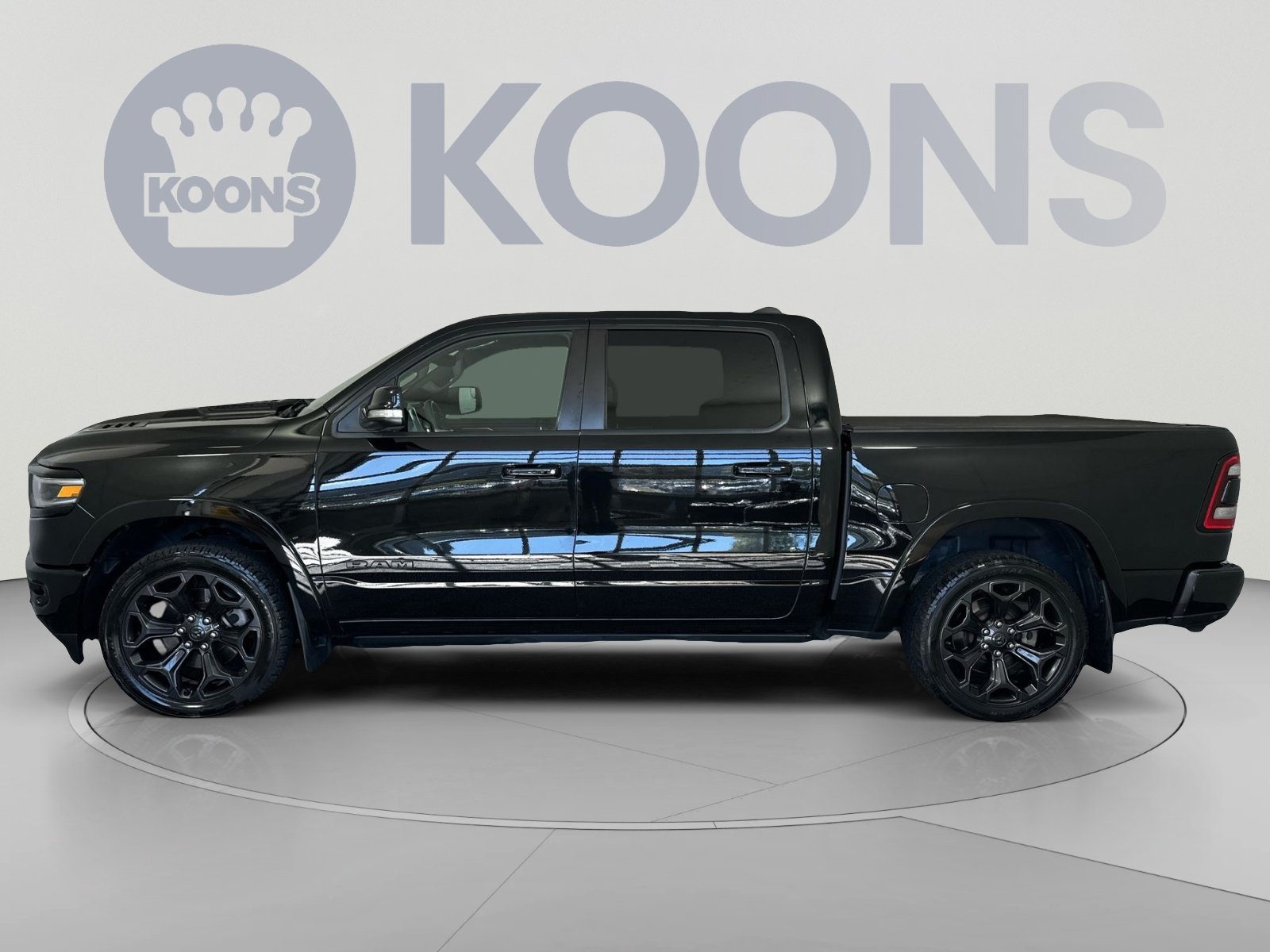 Used 2020 RAM 1500 Limited w/ Black Appearance Package AWD/4WD image 2