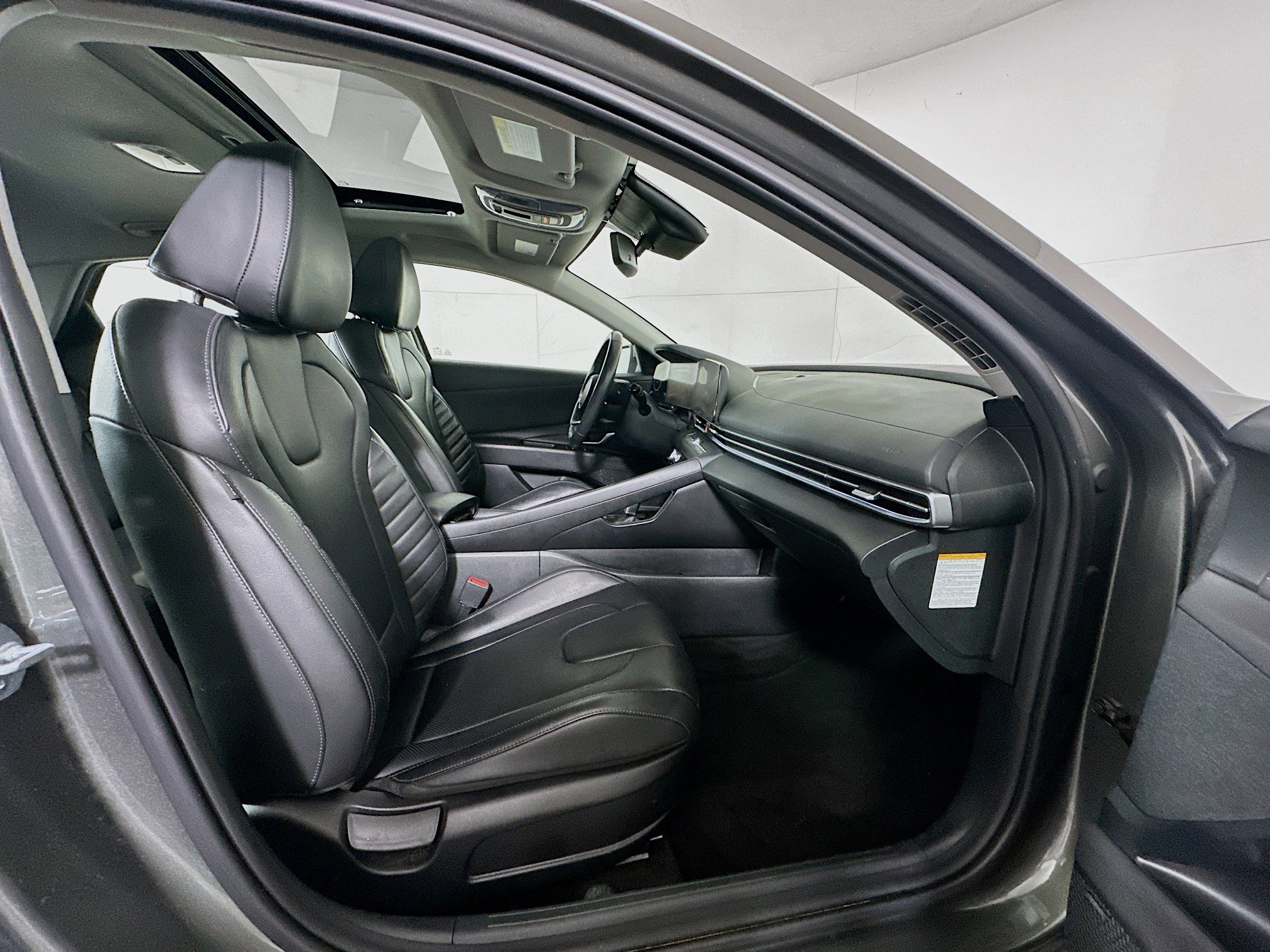 Used 2025 Hyundai Elantra Limited image 31