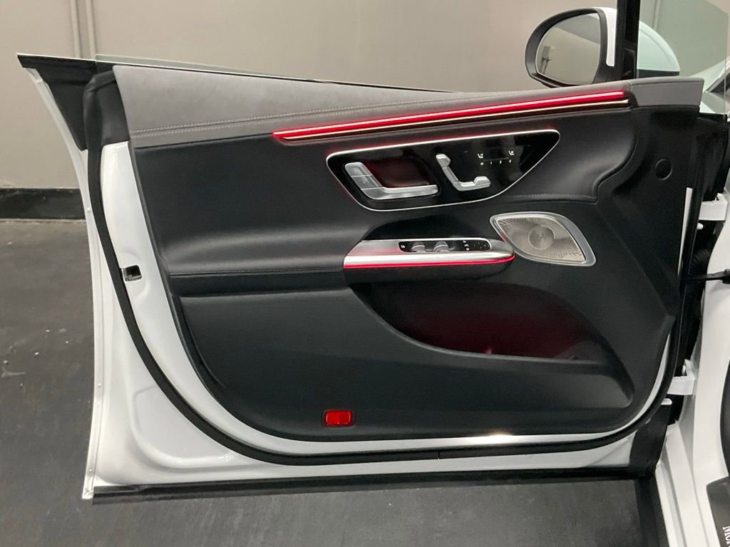 Used 2024 Mercedes-Benz EQE 500 4MATIC Sedan image 16