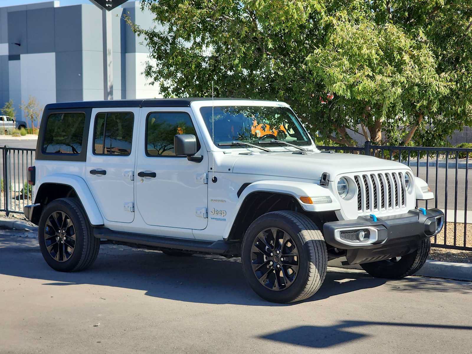 Used 2022 Jeep Wrangler Unlimited Sahara AWD/4WD image 2