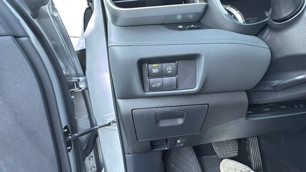 Used 2025 Toyota Highlander XLE AWD/4WD image 12