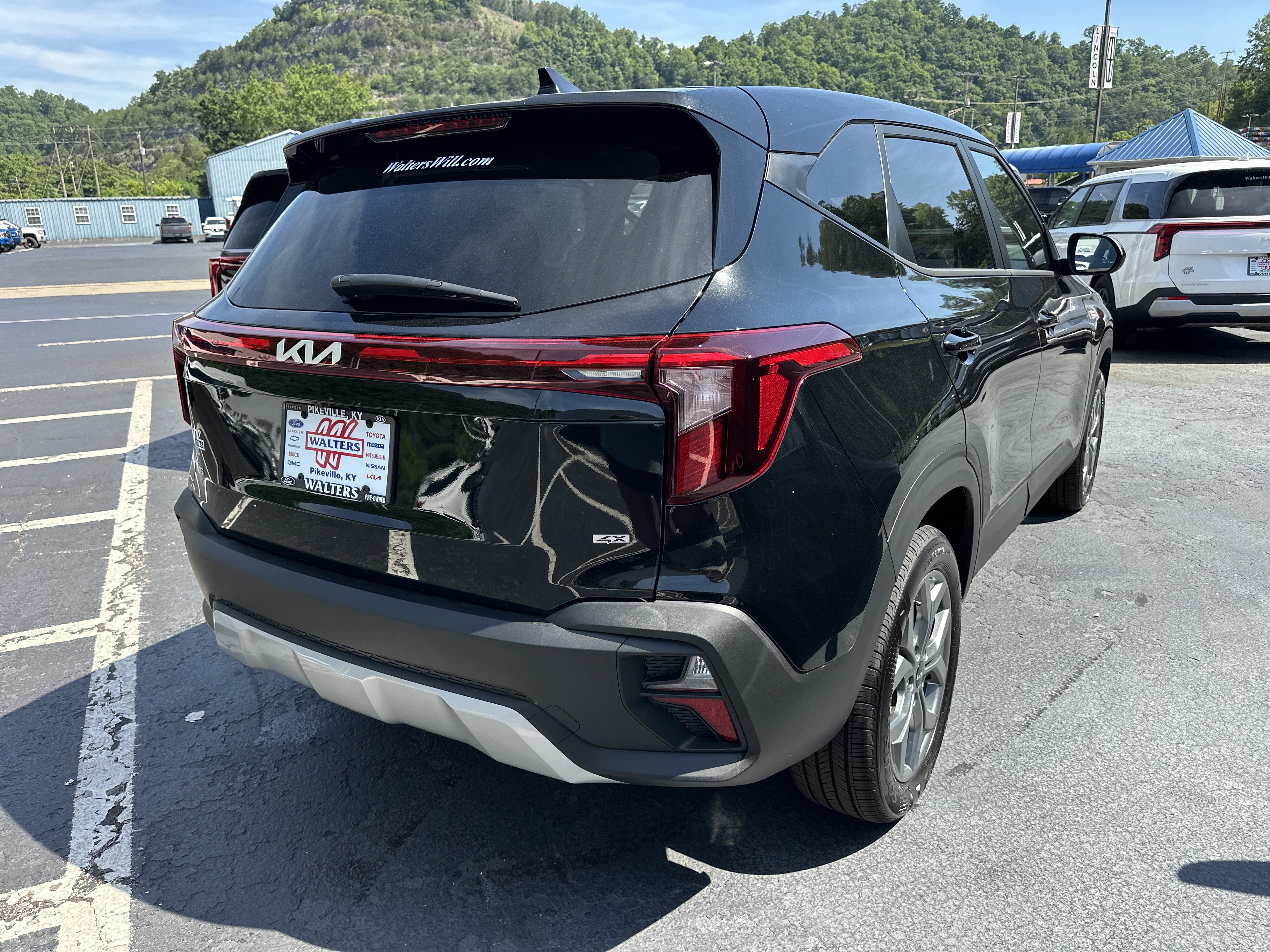 New 2026 Kia Seltos LX AWD/4WD image 2