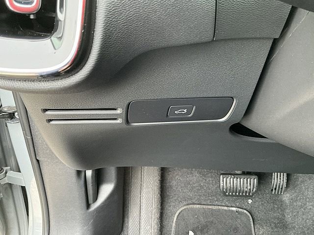 Used 2025 Volvo XC40 B5 Plus image 22