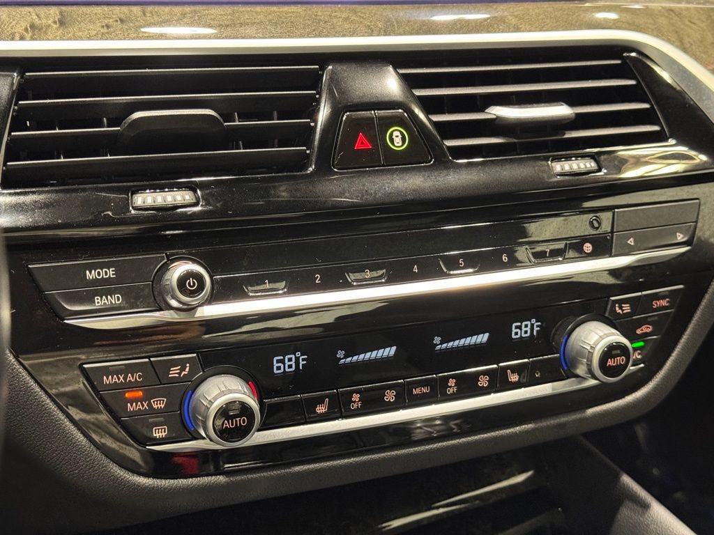 Used 2023 BMW 540i xDrive w/ Premium Package image 13