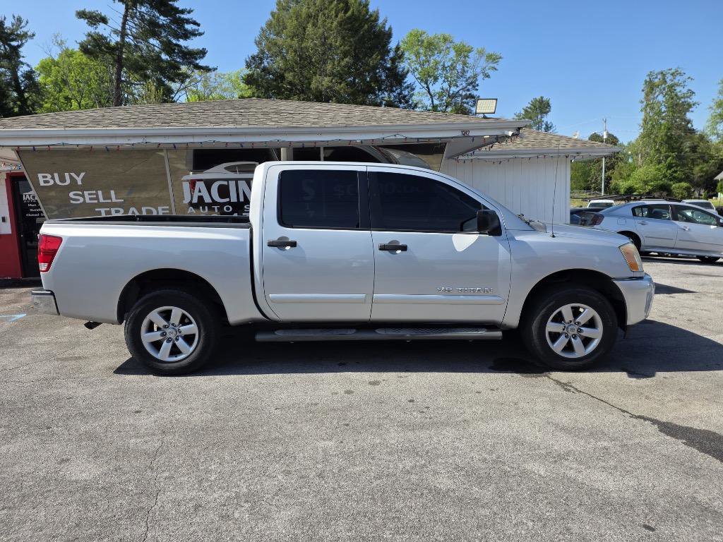 Used 2013 Nissan Titan SV AWD/4WD image 5