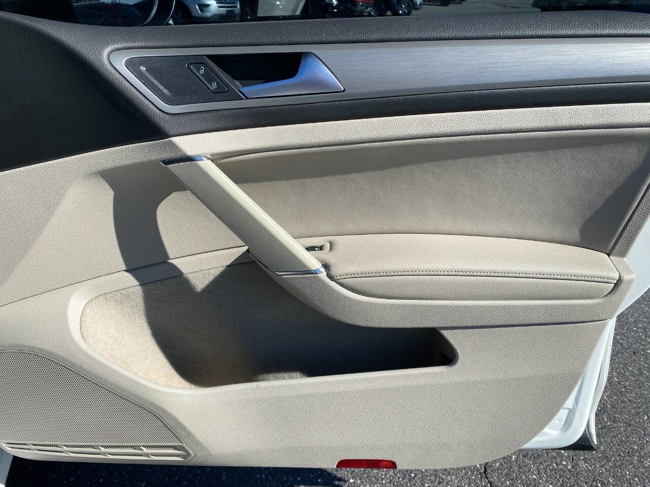 Used 2015 Volkswagen Golf TDI S image 29