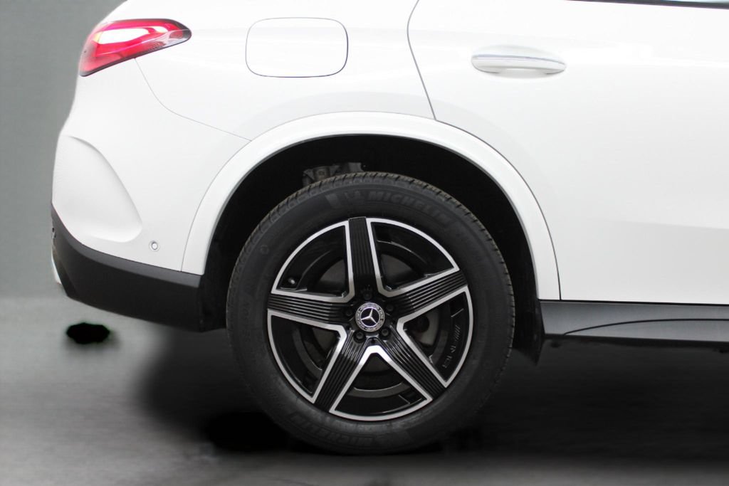 Used 2024 Mercedes-Benz GLC 300 image 12