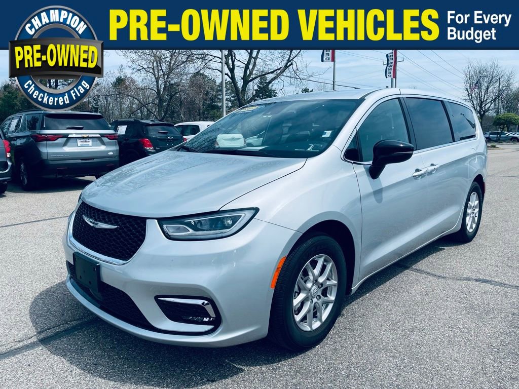 Used 2026 Chrysler Pacifica Select FWD image 1