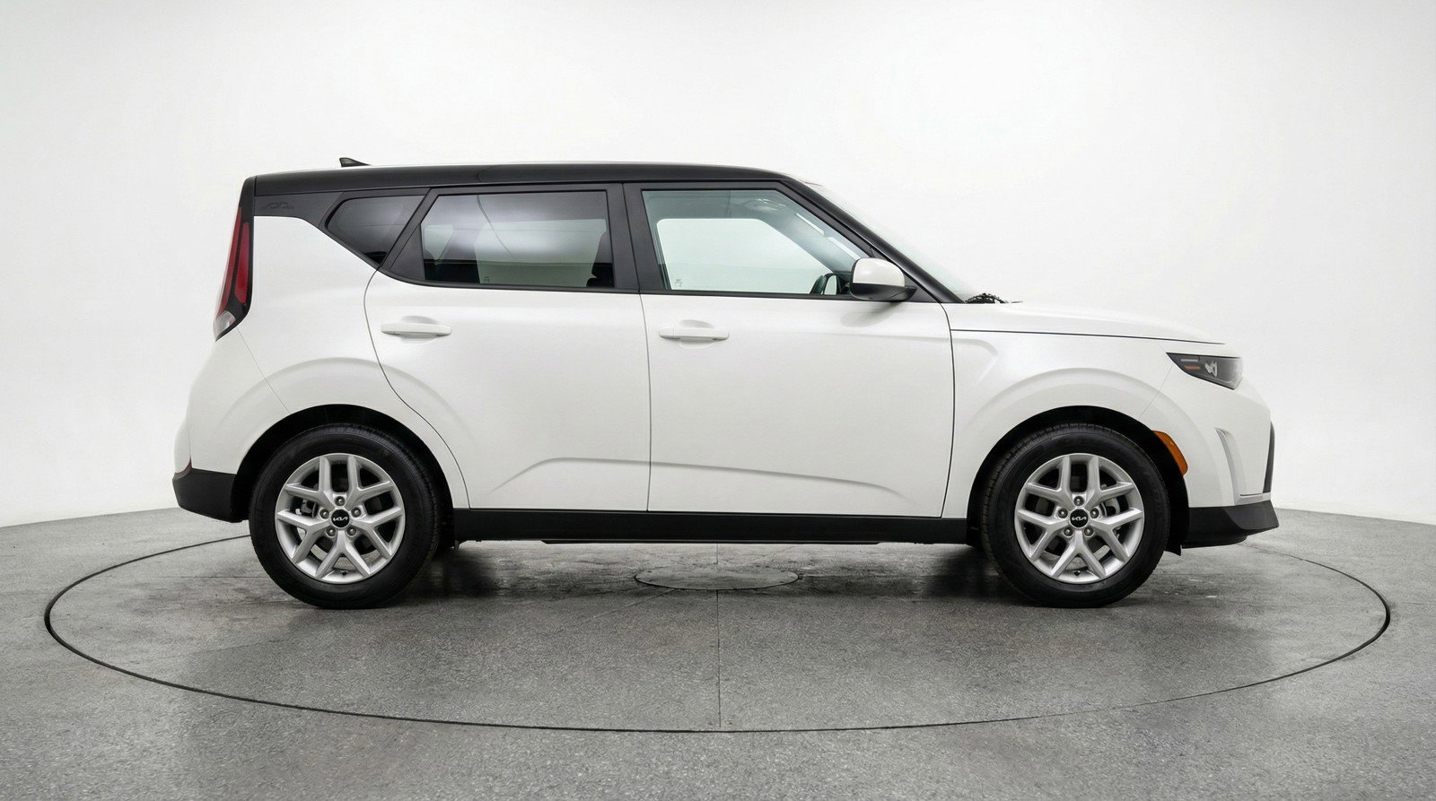 Used 2025 Kia Soul LX w/ LX Technology Package image 11