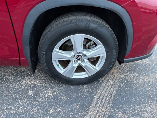 Used 2022 Toyota Highlander LE image 19