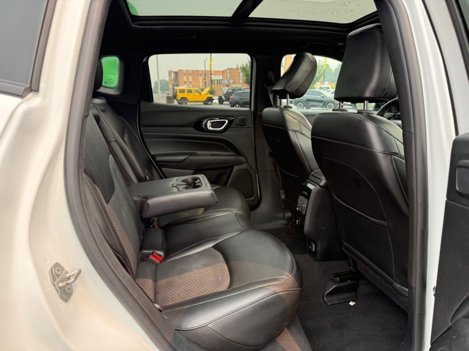 Used 2022 Jeep Compass Latitude w/ Sun and Sound Group AWD/4WD image 26