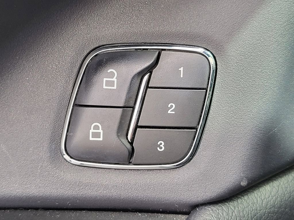 Used 2019 Ford Expedition XLT w/ Equipment Group 202A AWD/4WD image 9