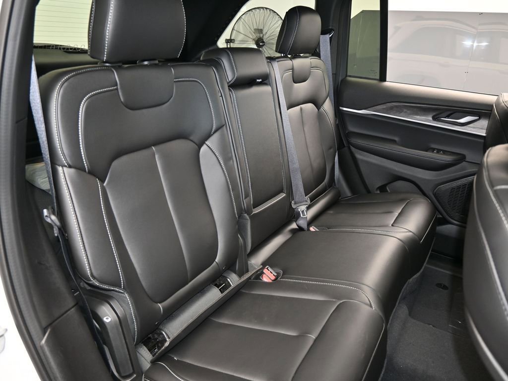 Used 2025 Jeep Grand Cherokee Limited image 37