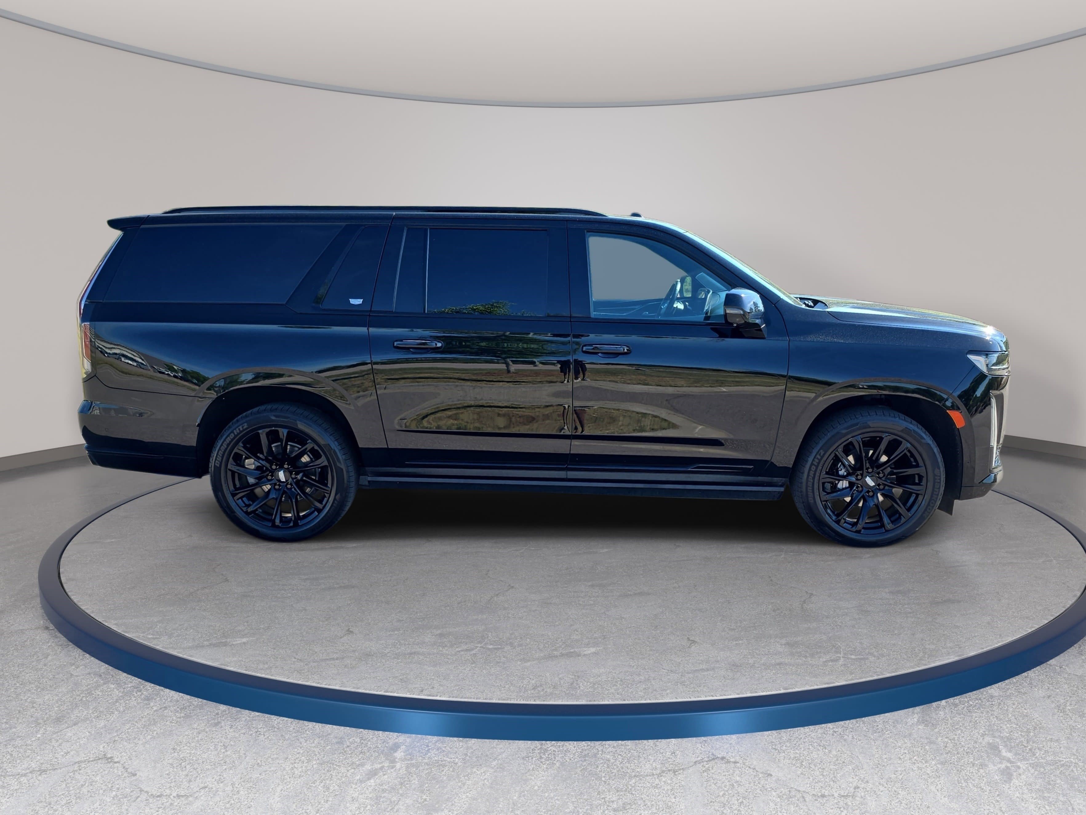 Used 2021 Cadillac Escalade ESV Sport Platinum w/ Heavy-Duty Trailer Package AWD/4WD image 4