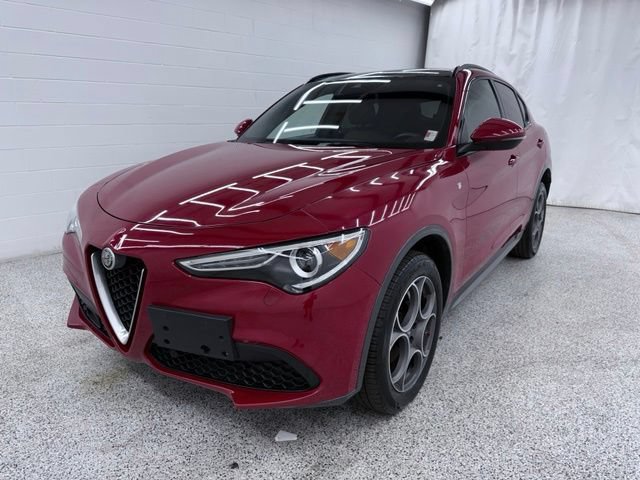 Used 2023 Alfa Romeo Stelvio Ti AWD/4WD image 5