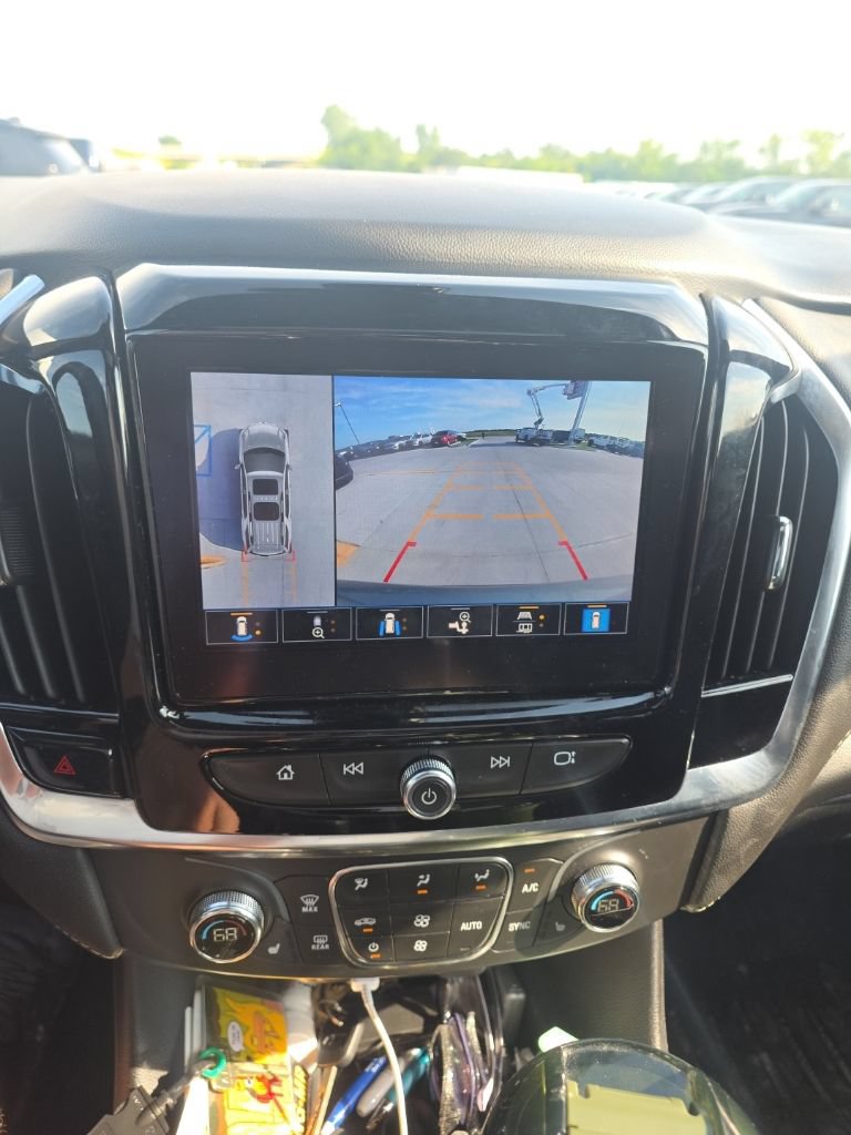 Used 2023 Chevrolet Traverse LT w/ LT Premium Package AWD/4WD image 48