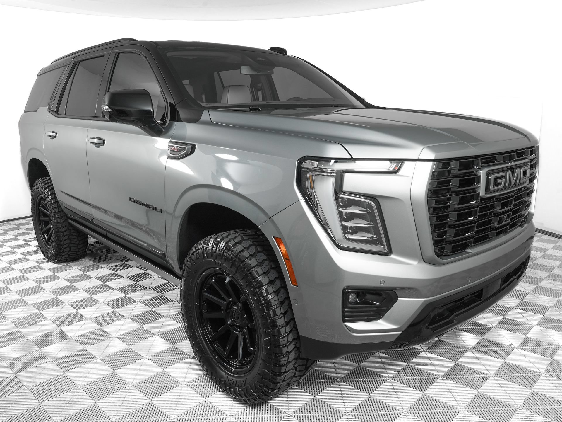 Used 2026 GMC Yukon Denali w/ Sun & Power Step Package AWD/4WD image 3