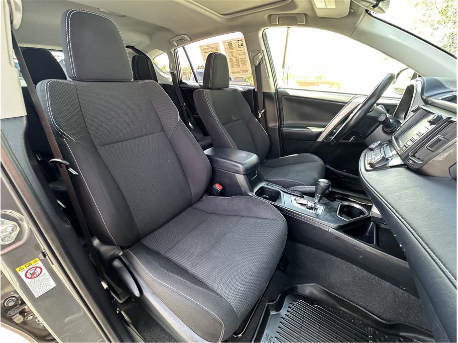 Used 2017 Toyota RAV4 XLE w/ Convenience Package AWD/4WD image 4