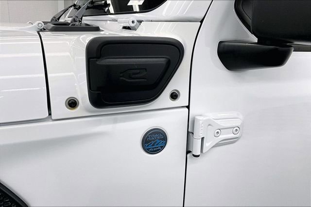 Used 2025 Jeep Wrangler Unlimited Sahara w/ Safety Group image 9