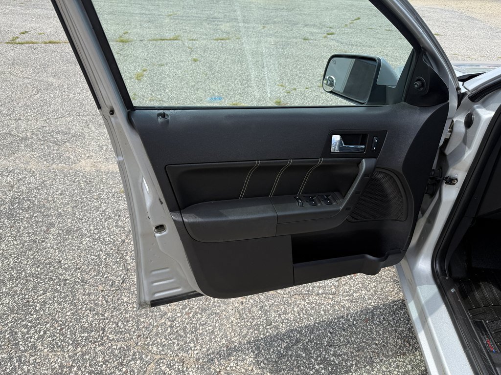Used 2009 Ford Focus SES FWD image 9