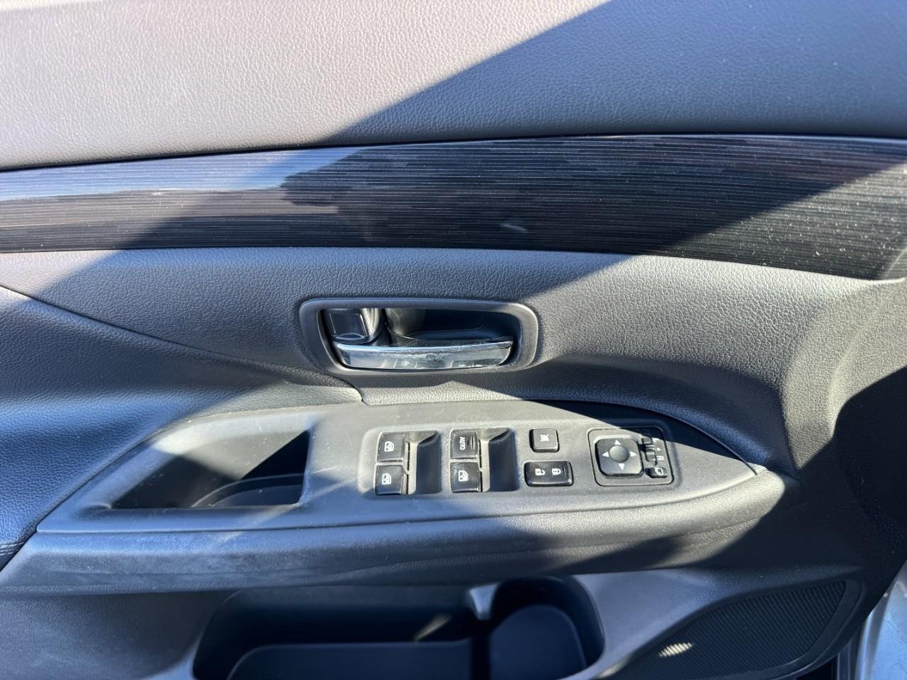 Used 2017 Mitsubishi Outlander SEL image 17