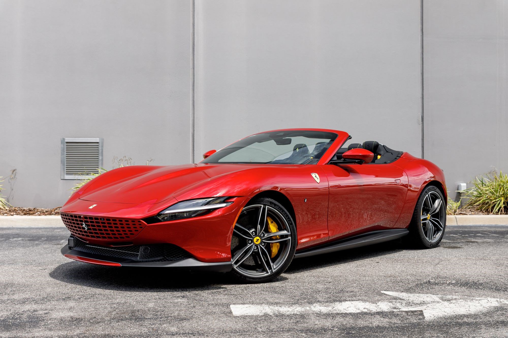 Used 2025 Ferrari Roma Spider RWD image 46