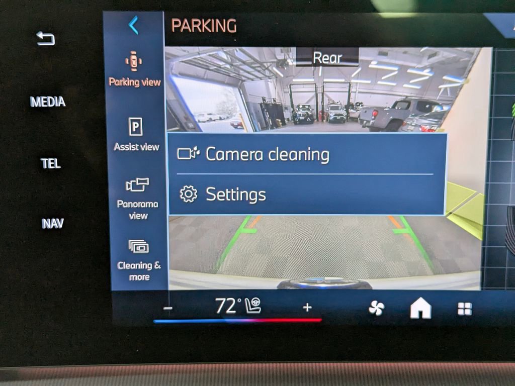 Used 2025 BMW X2 xDrive28i w/ M Sport Package image 25