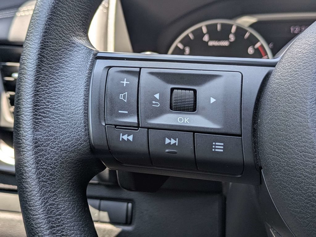 Used 2024 Nissan Rogue SV FWD image 23